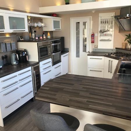 Hot Tub Accommodation North Wales Lodge Рил Экстерьер фото