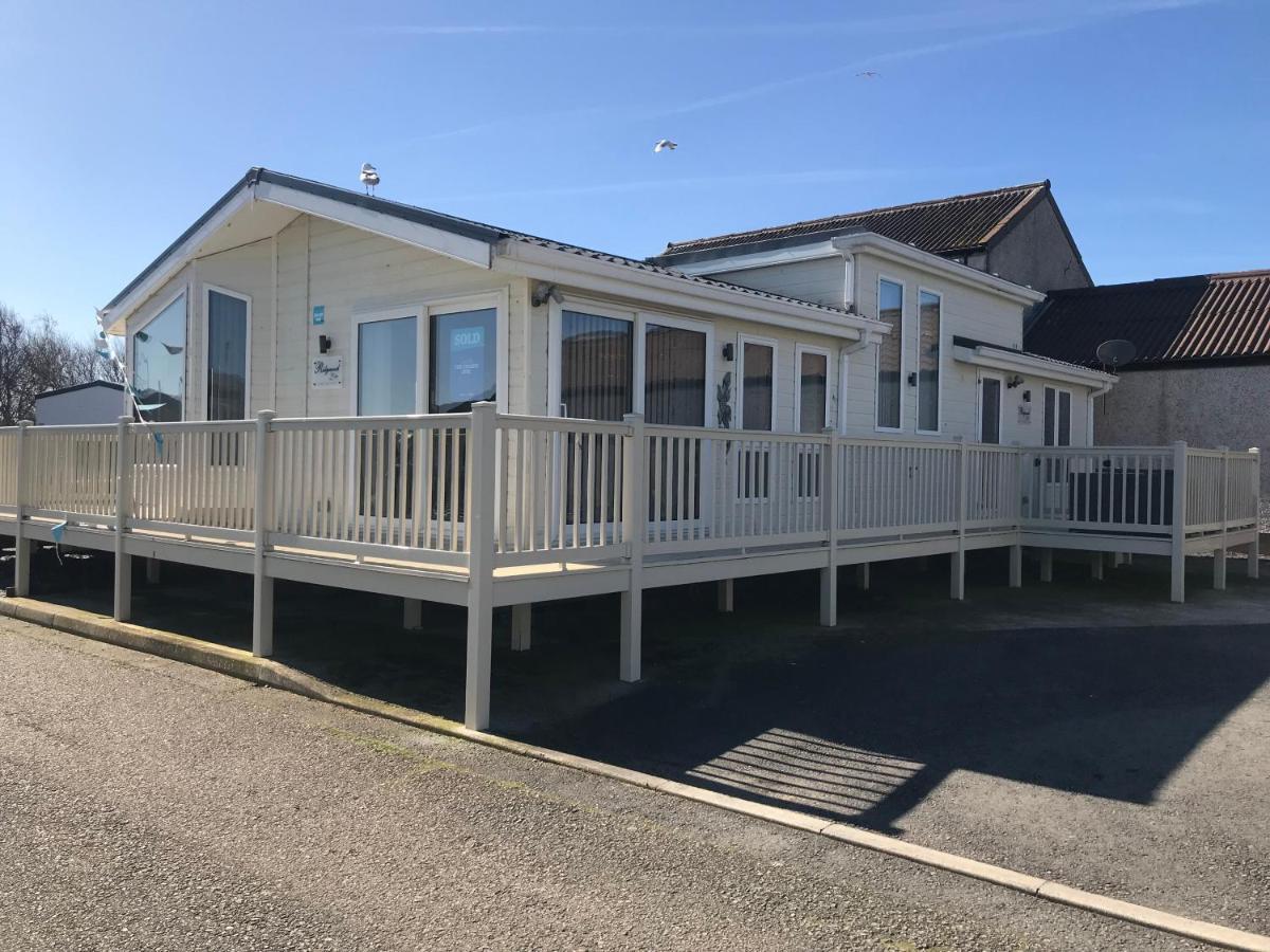 Hot Tub Accommodation North Wales Lodge Рил Экстерьер фото