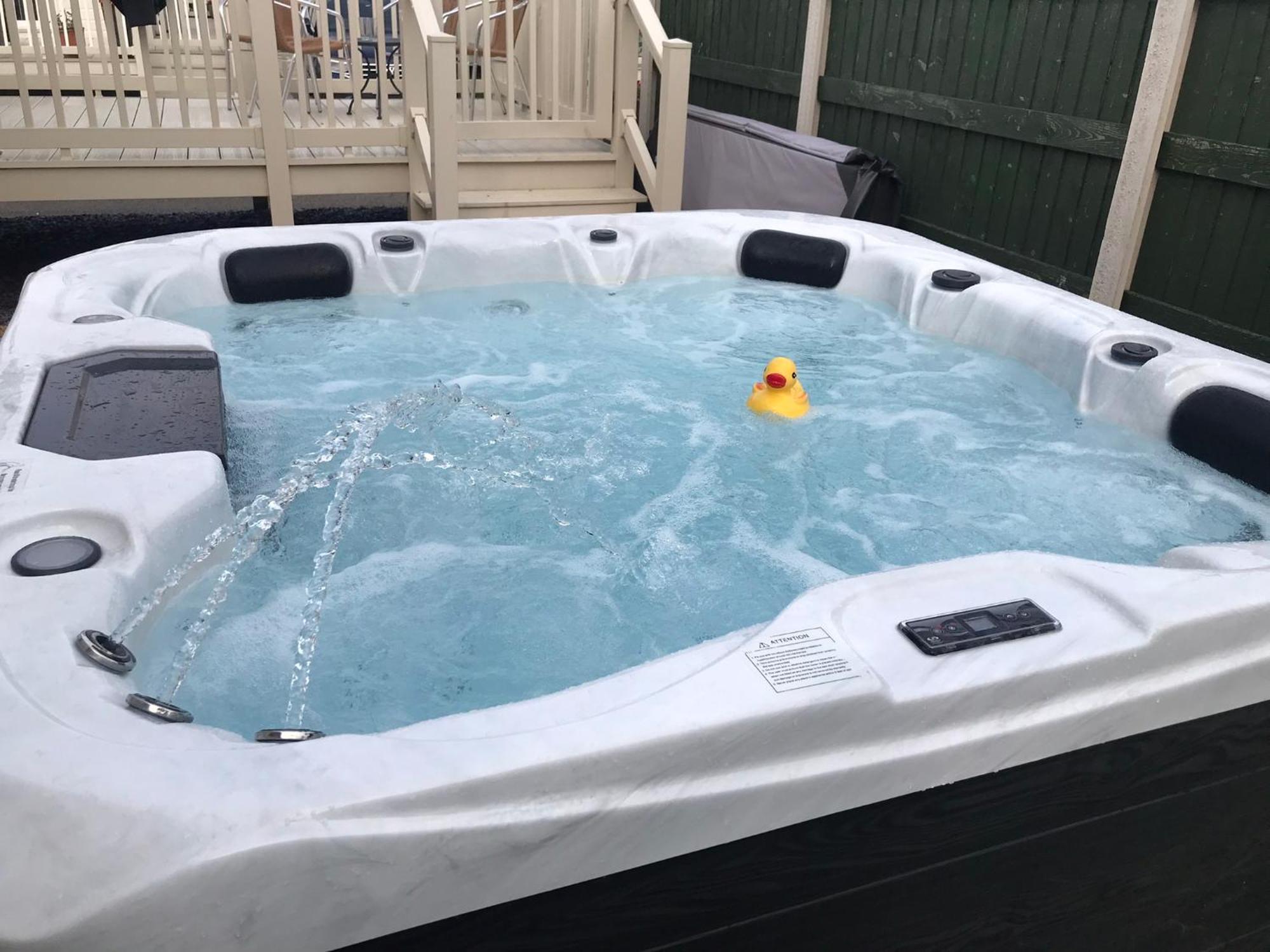 Hot Tub Accommodation North Wales Lodge Рил Экстерьер фото